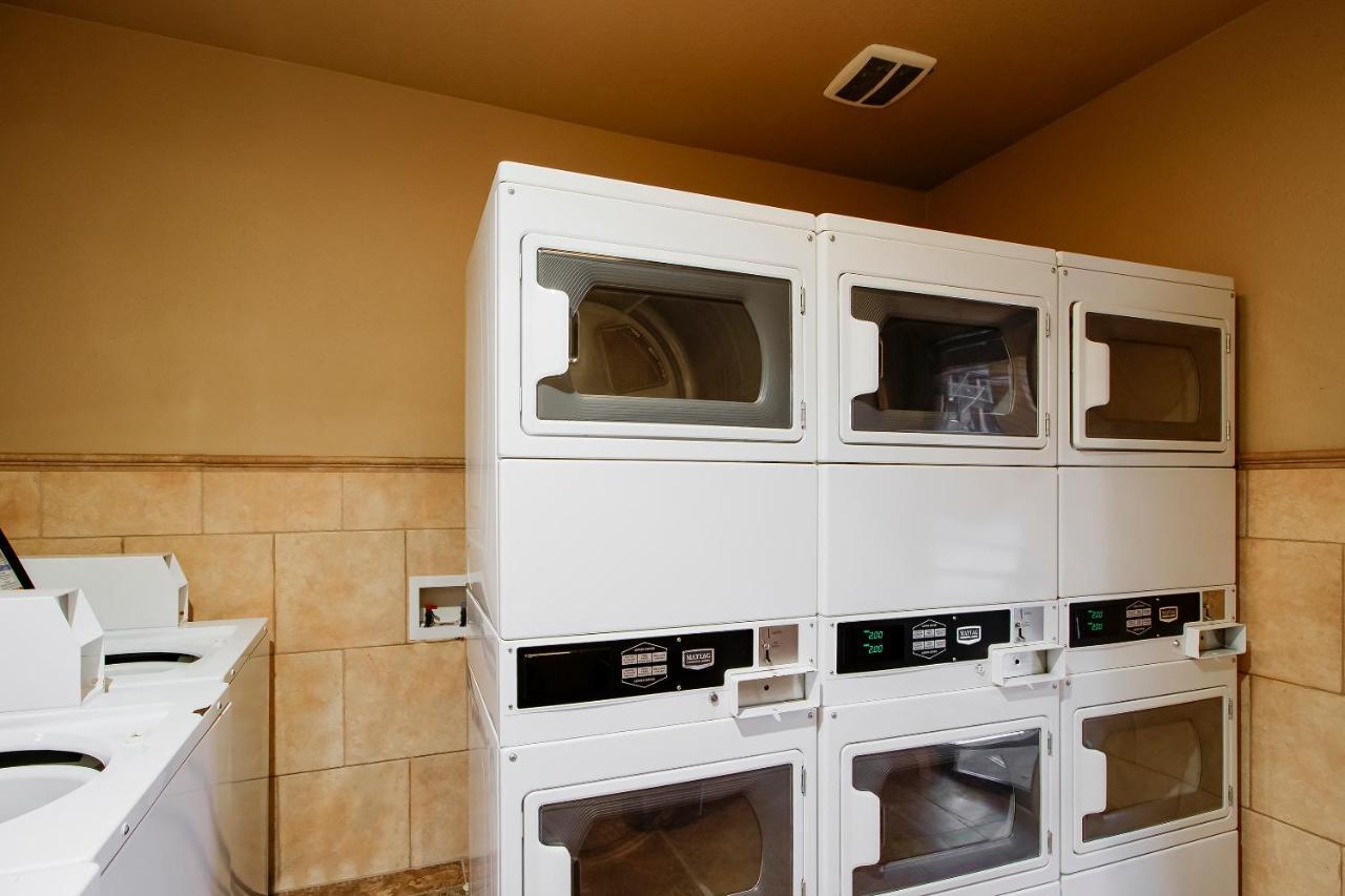 Oyo Pinewood Inn & Suites Silsbee エクステリア 写真
