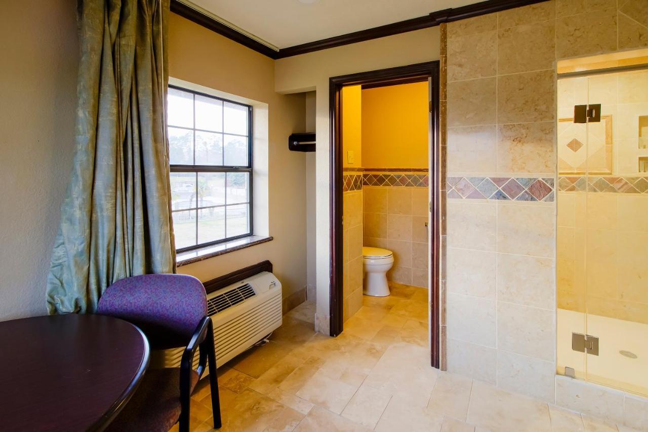 Oyo Pinewood Inn & Suites Silsbee エクステリア 写真