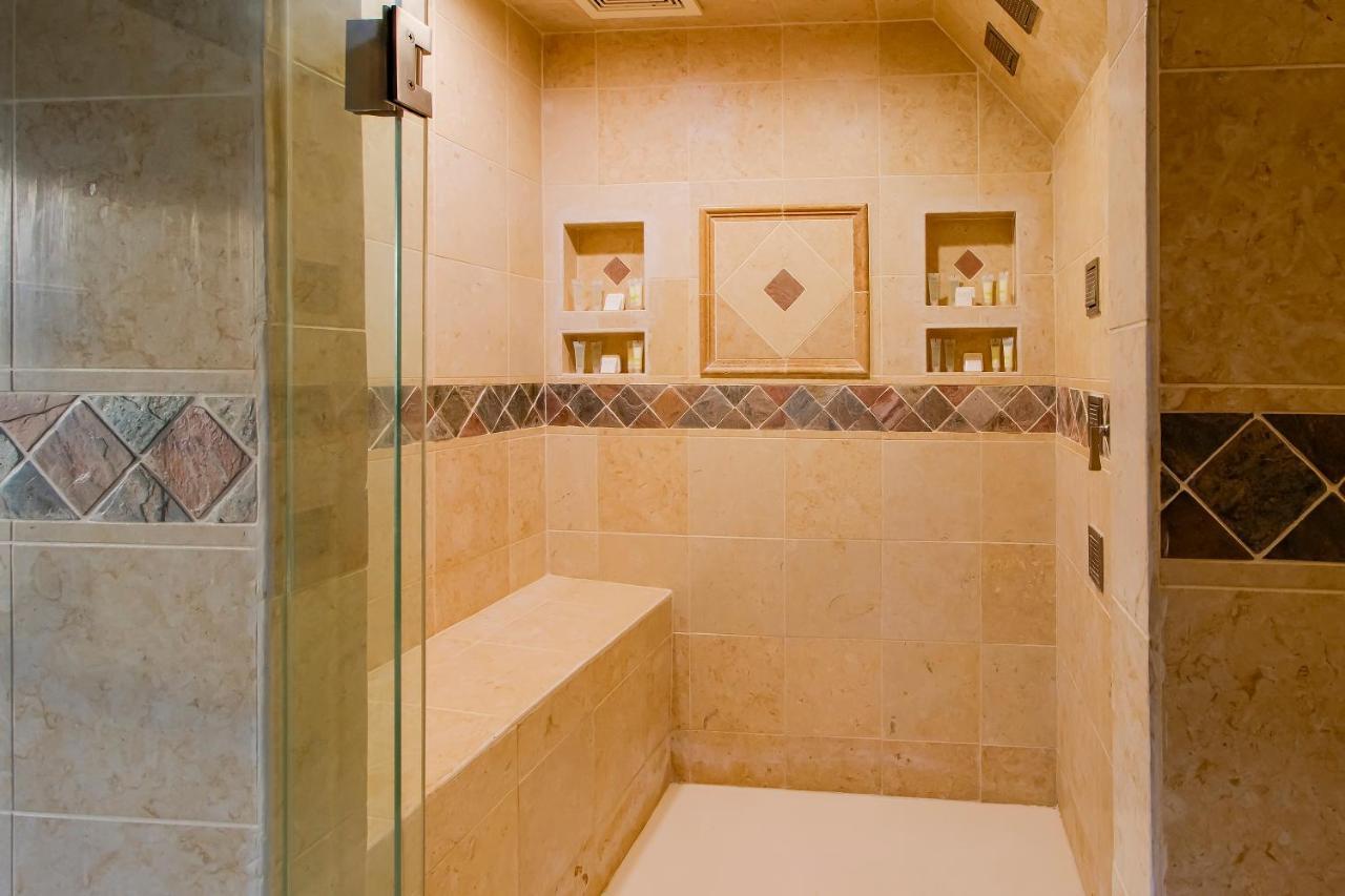 Oyo Pinewood Inn & Suites Silsbee エクステリア 写真